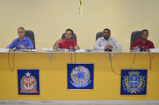 Câmara realiza 48ª sessão ordinária, discute e vota projetos de lei de interesse do município.