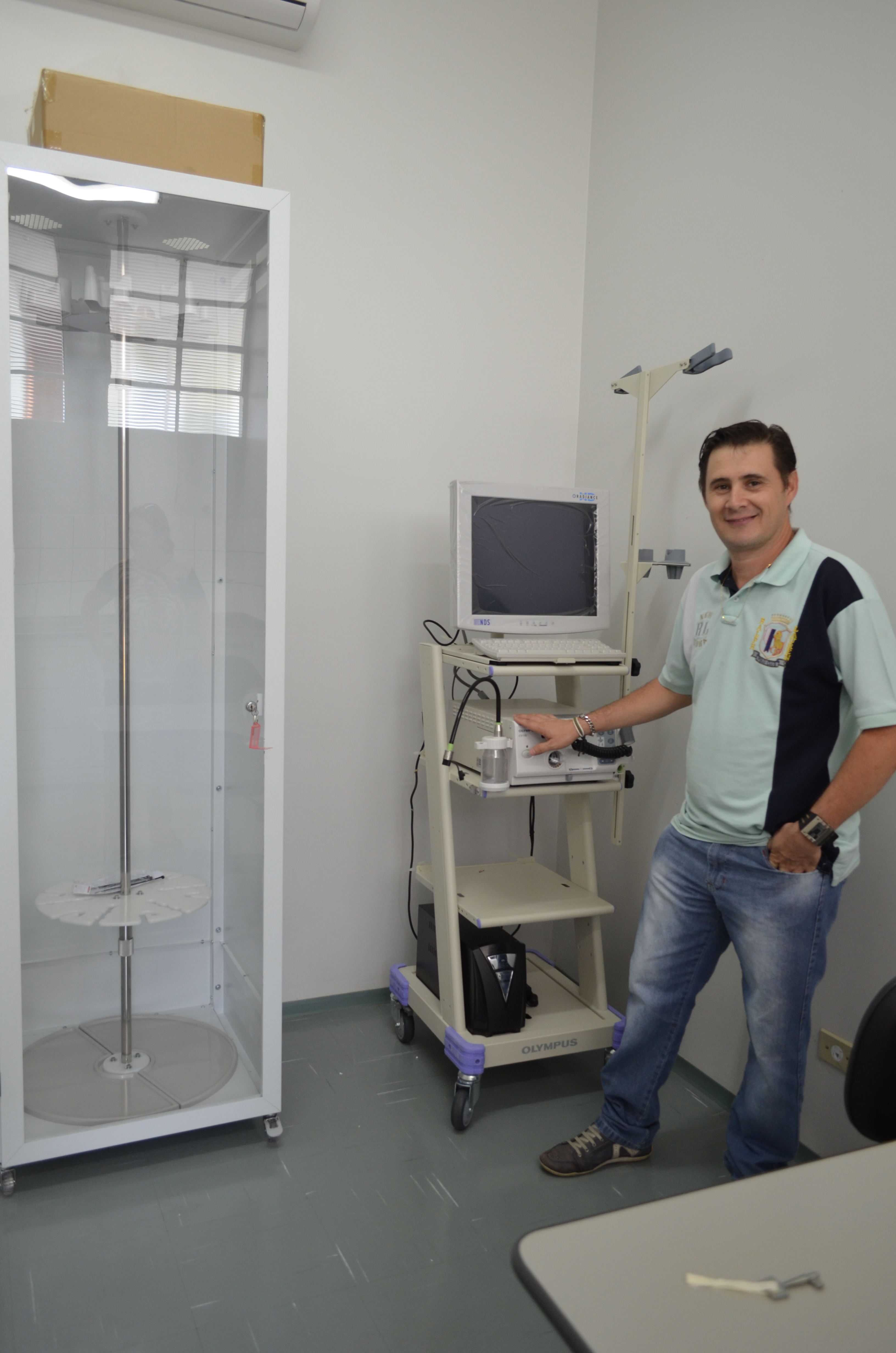 Vereador Juninho Leite Visita novo Ambulatório Municipal, vê em funcionamento endoscópio e Ultrassom conseguidos por ele e é informado que ambulância à Santa Casa está próxima de chegar ao município